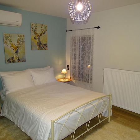Tovouno Pension Plaka  Buitenkant foto