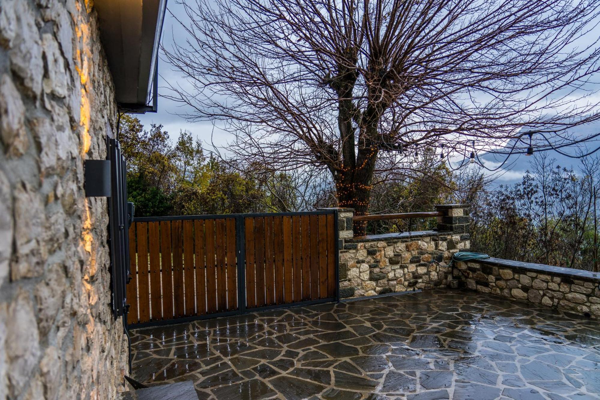 Tovouno Pension Plaka  Buitenkant foto