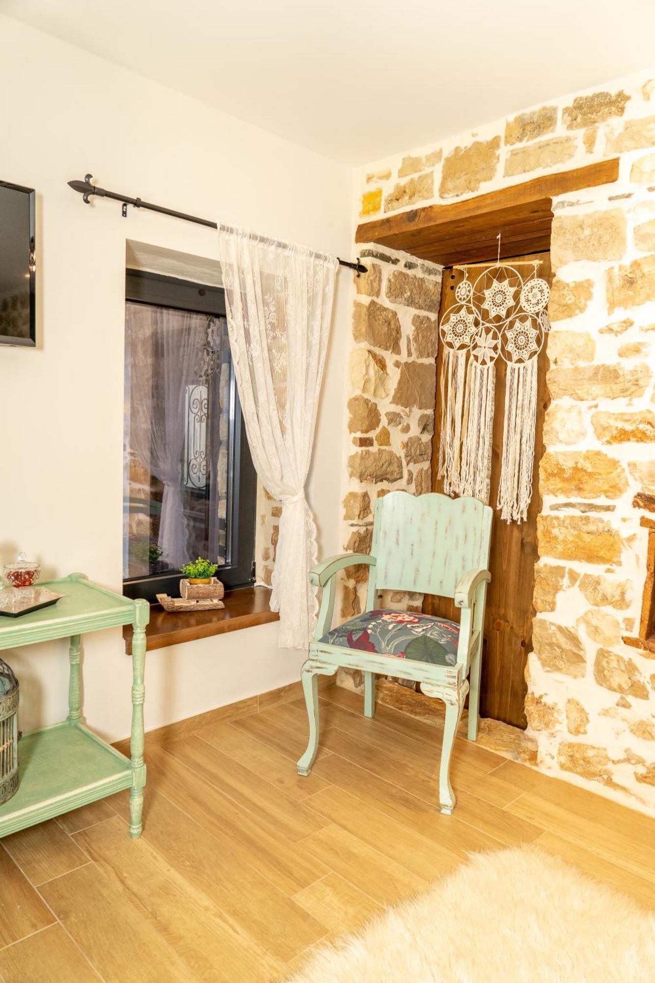 Tovouno Pension Plaka  Buitenkant foto