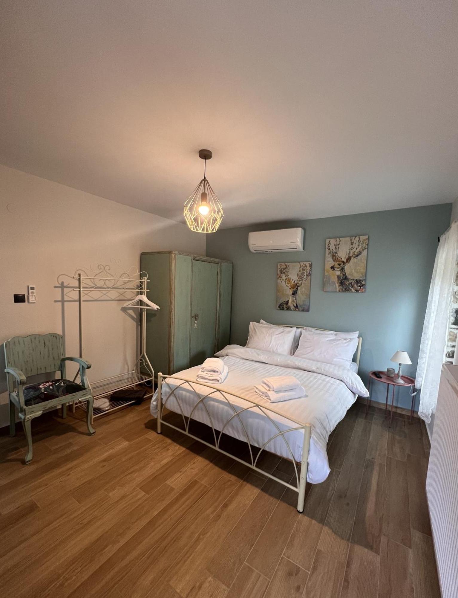 Tovouno Pension Plaka  Buitenkant foto